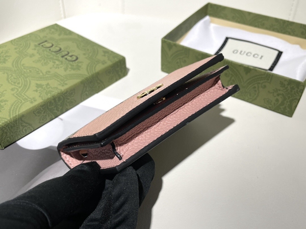 グッチ財布コピー背面デザイン